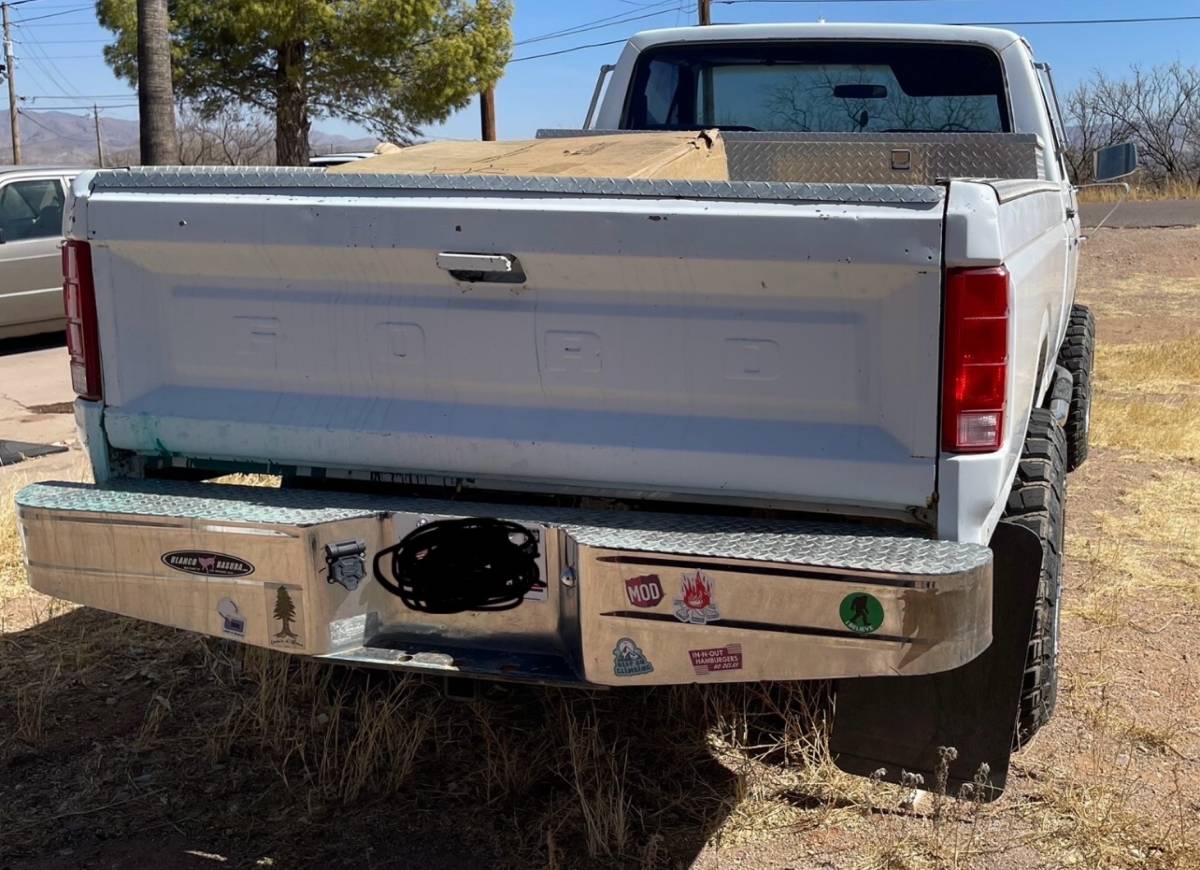 Ford-F-250-1982-white-10