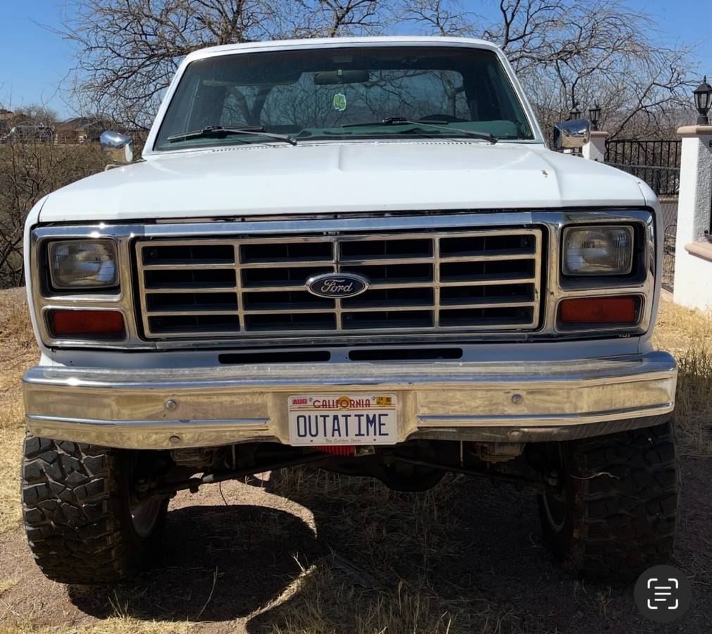 Ford-F-250-1982-white-3