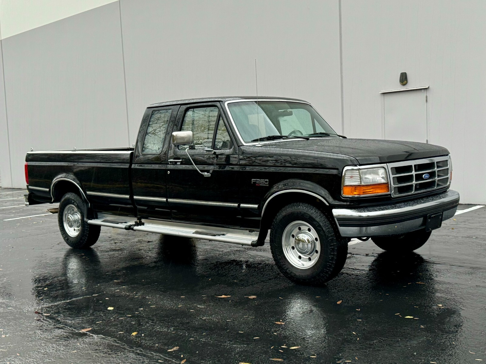 Ford-F-250-1995-Extended-Cab-Pickup-2