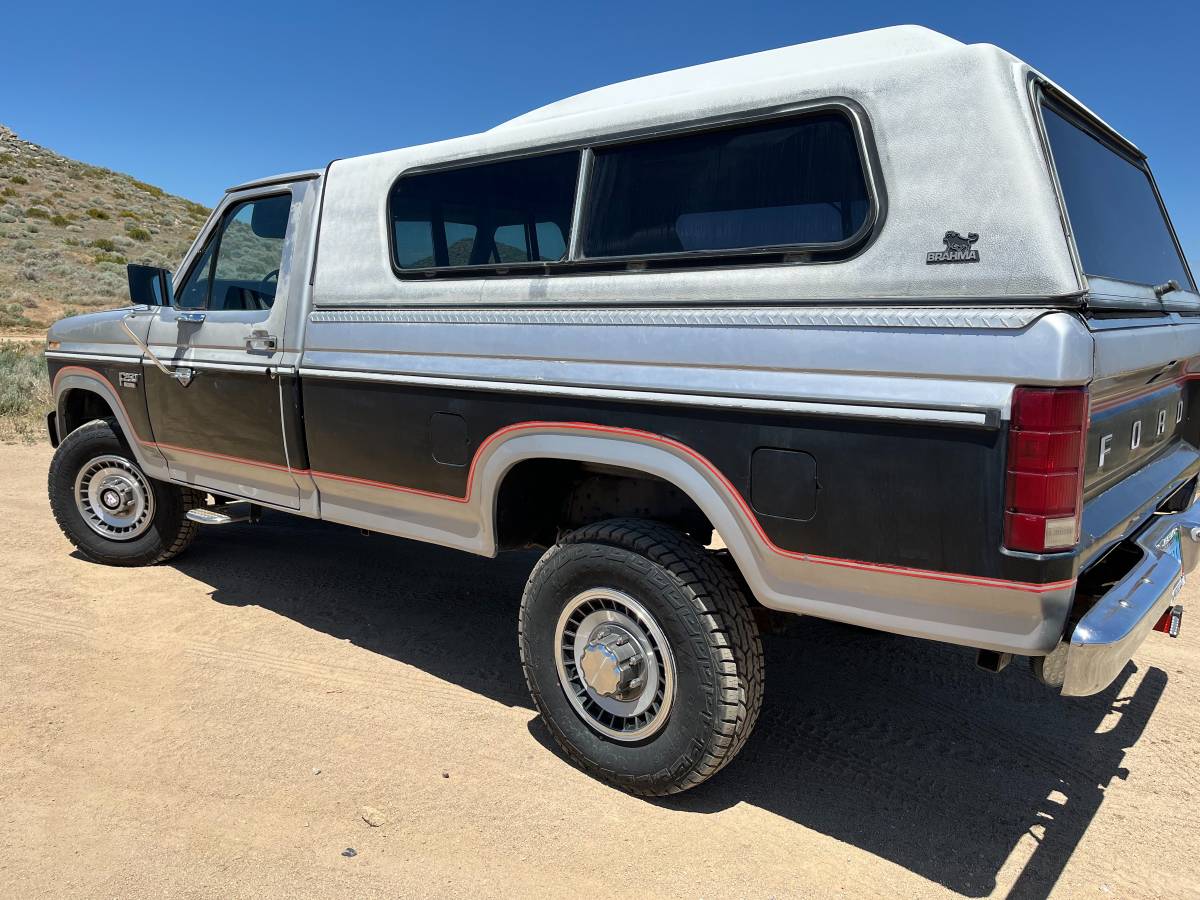 Ford-F-250-xl-1985-silver-1