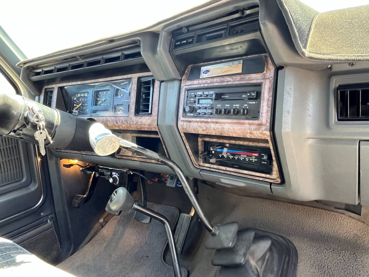 Ford-F-250-xl-1985-silver-10
