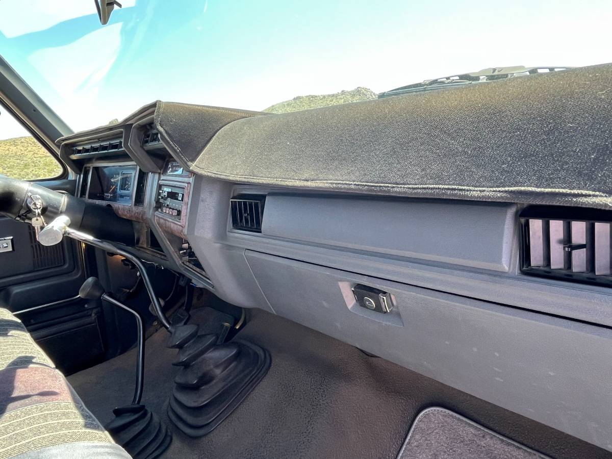 Ford-F-250-xl-1985-silver-11