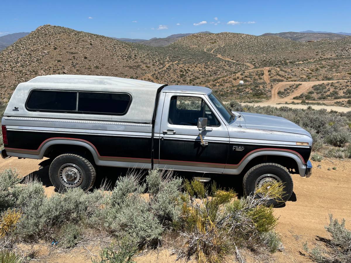 Ford-F-250-xl-1985-silver
