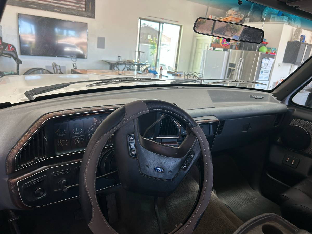 Ford-F-250-xlt-1991-white-11
