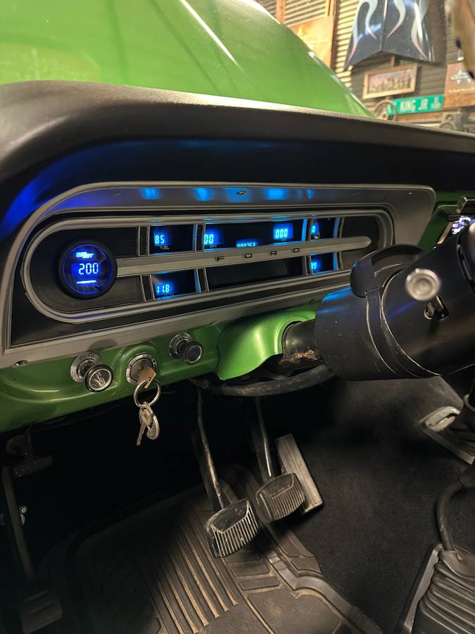 Ford-F-350-diesel-1972-green-2