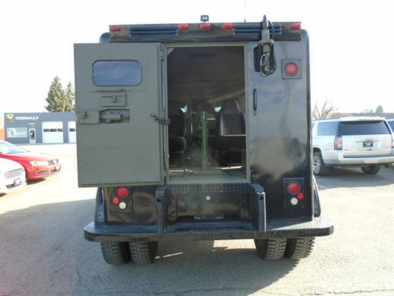 Ford-F-650-sd-1981-black-11