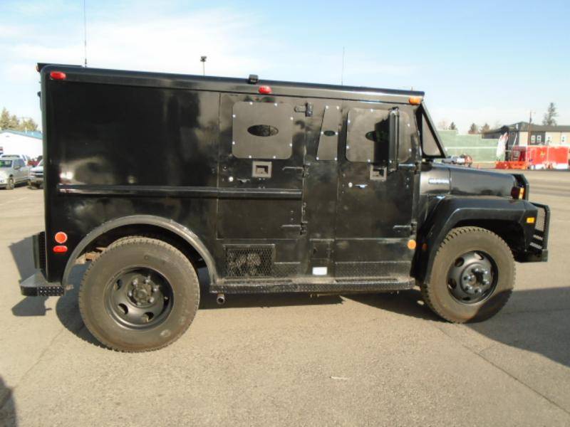 Ford-F-650-sd-1981-black-2