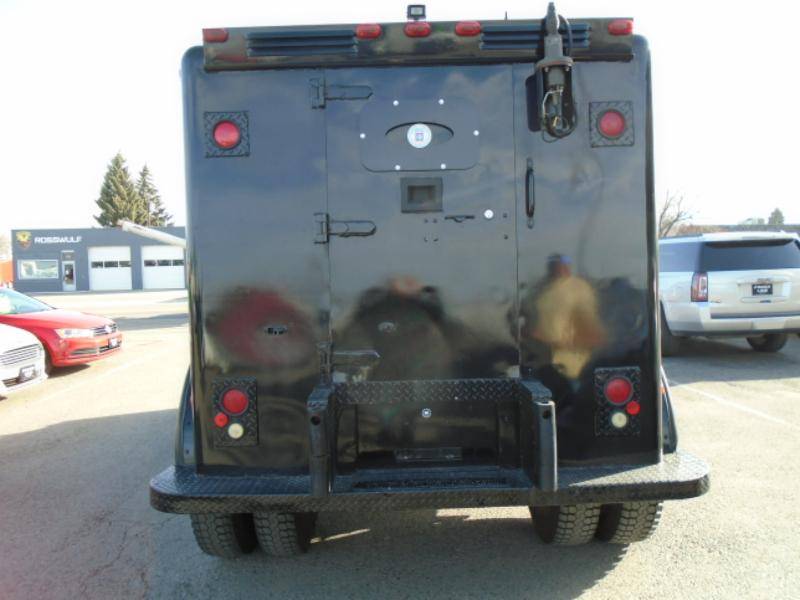 Ford-F-650-sd-1981-black-4