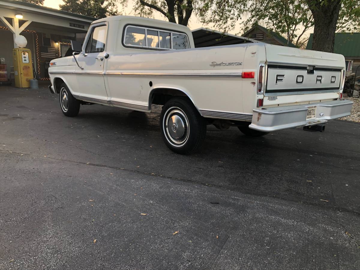 Ford-F100-custom-1970-white-2