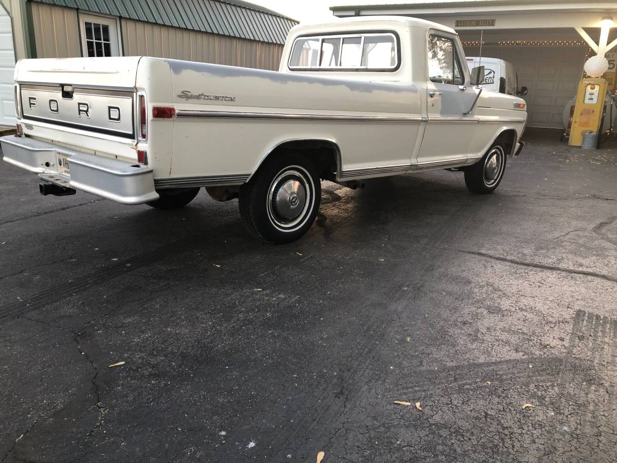 Ford-F100-custom-1970-white-5
