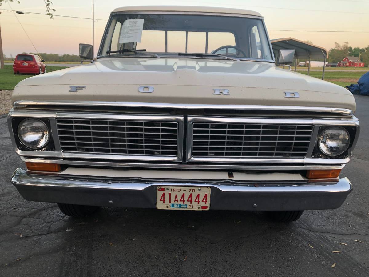 Ford-F100-custom-1970-white-6