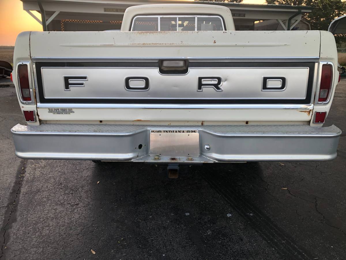 Ford-F100-custom-1970-white-7