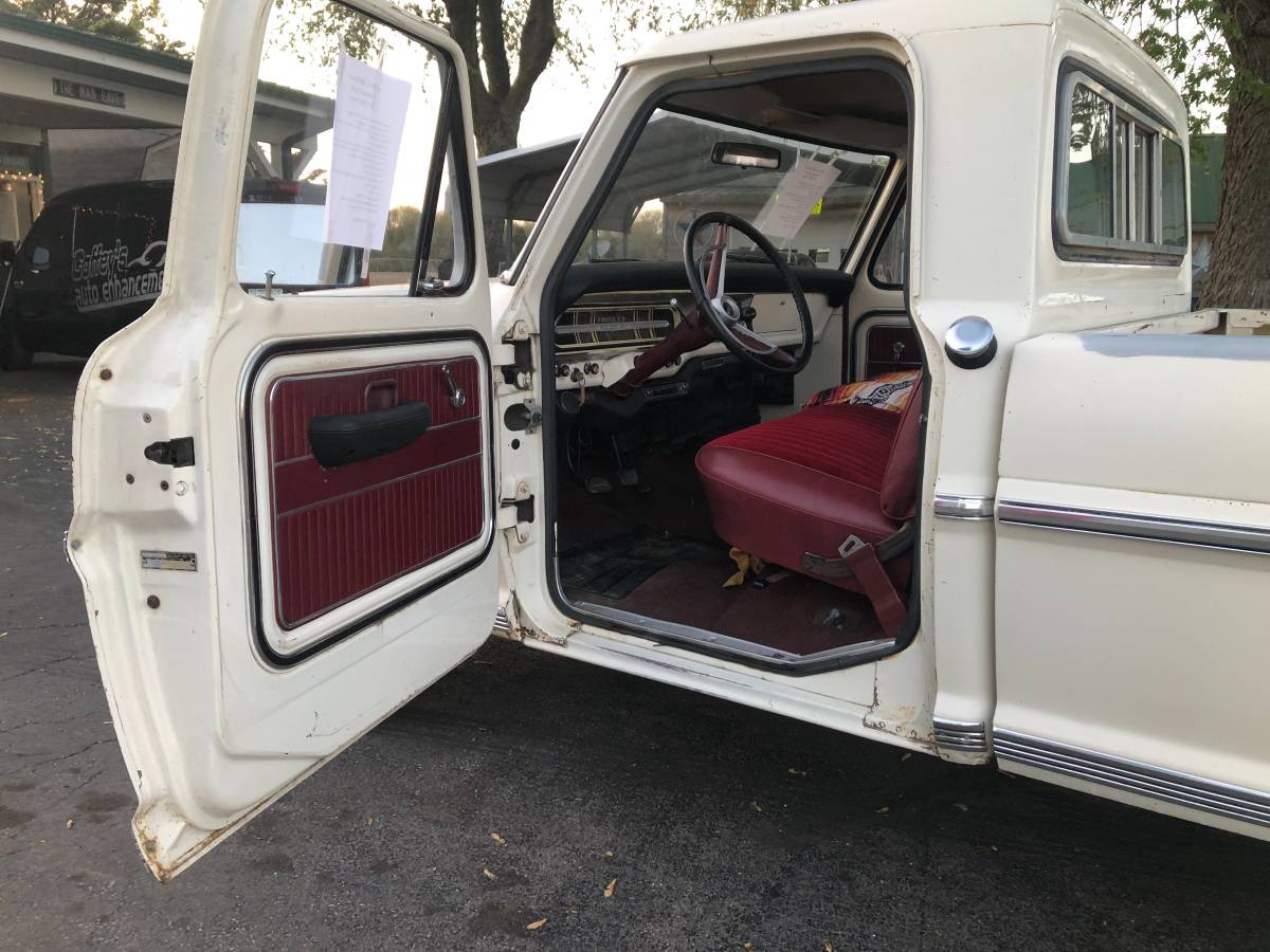 Ford-F100-custom-1970-white-8