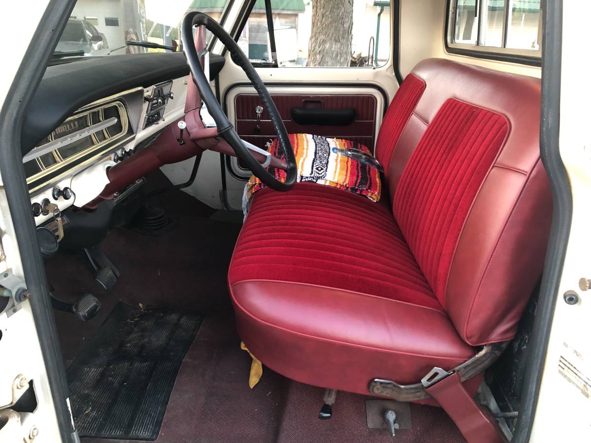 Ford-F100-custom-1970-white-9