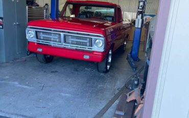 Ford-F100-custom-1972-red