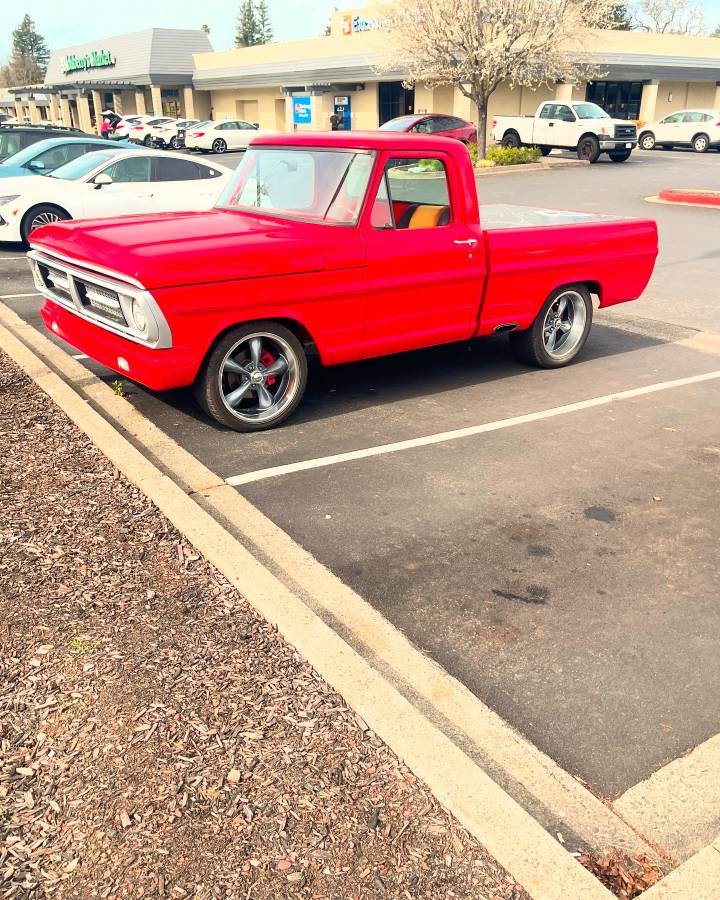 Ford-F100-custom-1972-red-7