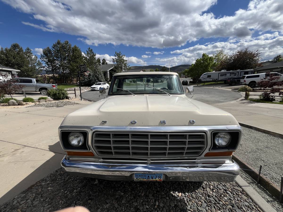 Ford-F100-custom-1979-custom-2