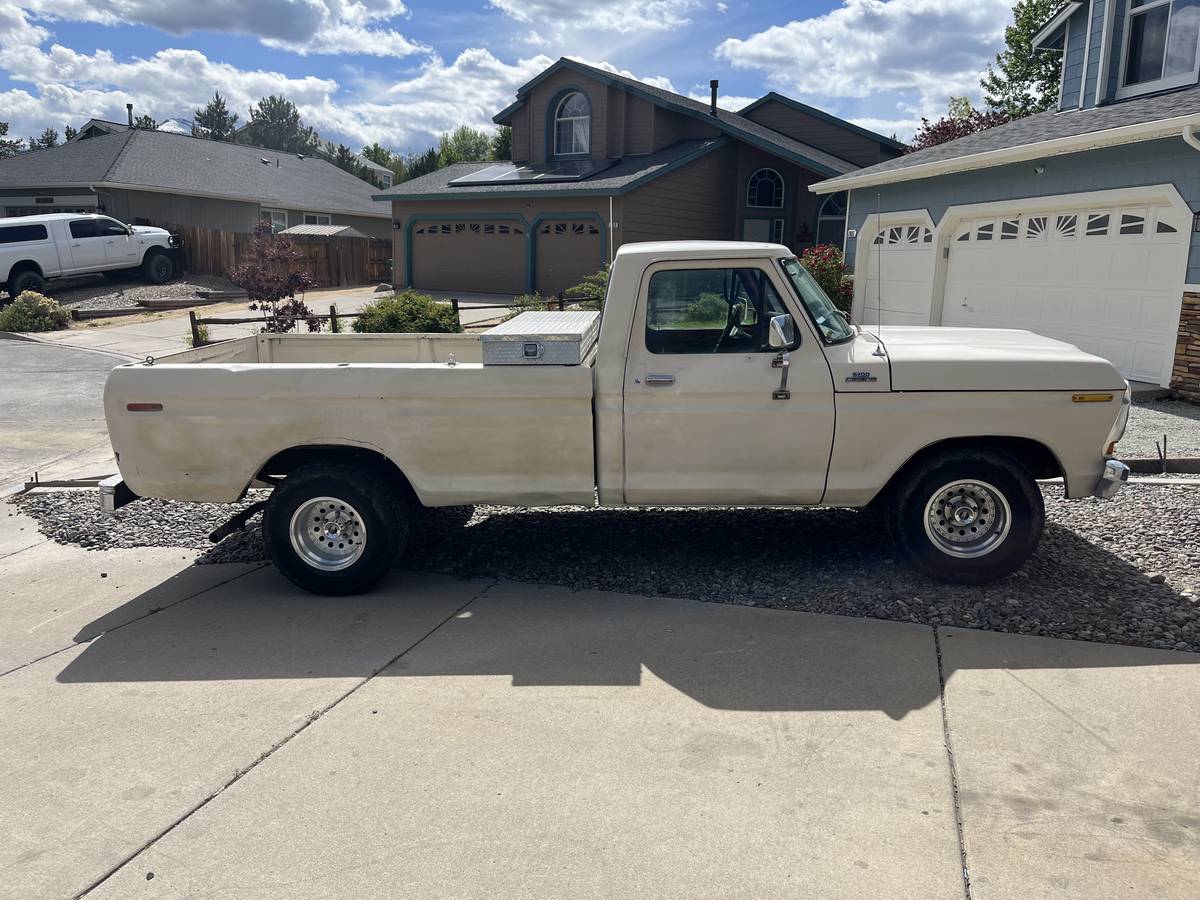 Ford-F100-custom-1979-custom