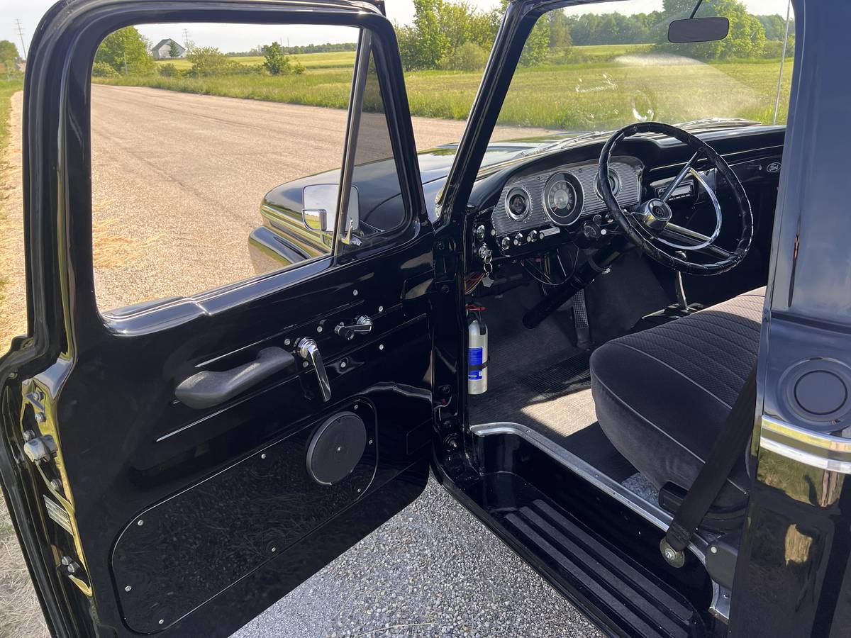 Ford-F100-pickup-1964-black-12