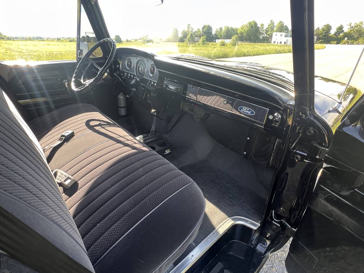 Ford-F100-pickup-1964-black-16