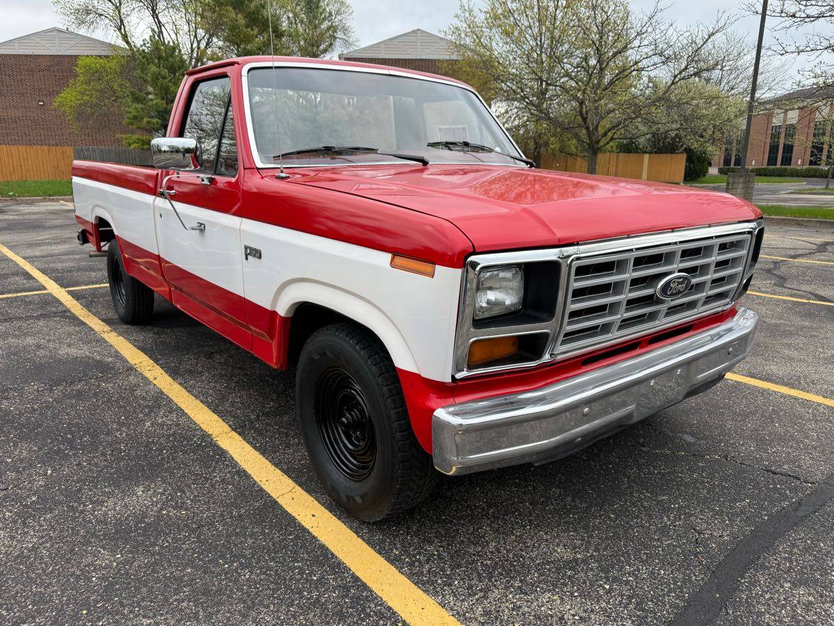 Ford F150  1985 red