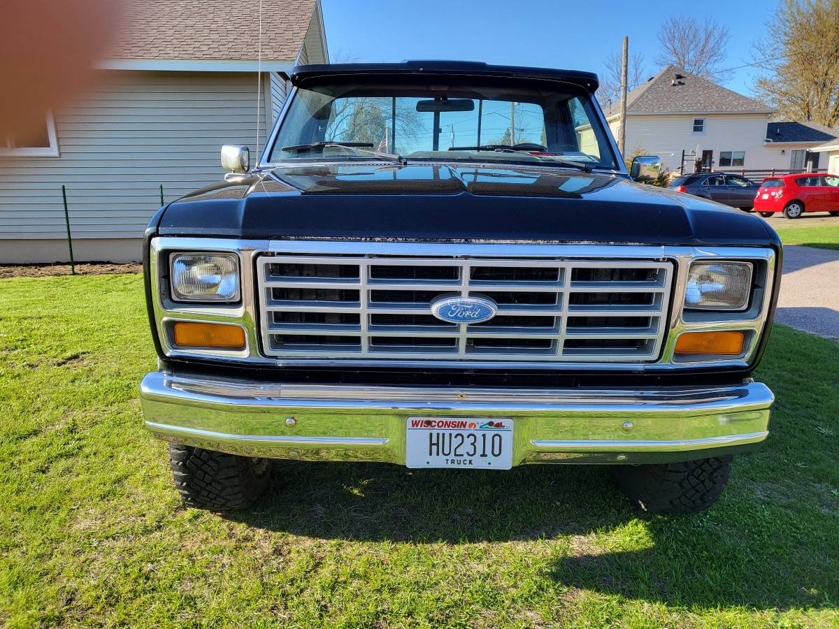 Ford-F150-4x4-1985-1