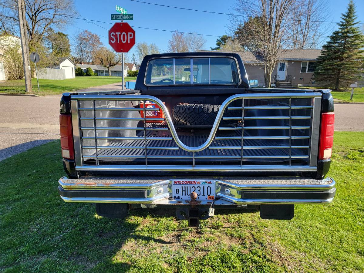 Ford-F150-4x4-1985-3
