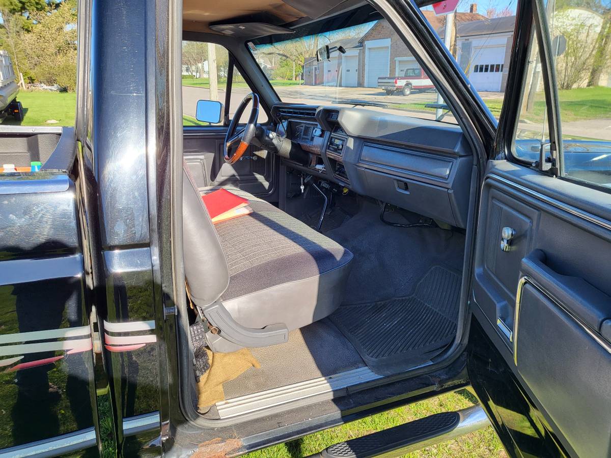 Ford-F150-4x4-1985-4
