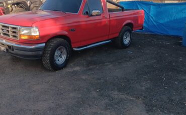 Ford-F150-regular-cab-xl-pickup-1992-red-4