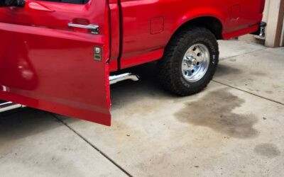 Ford F150 regular cab xl pickup  1992 red