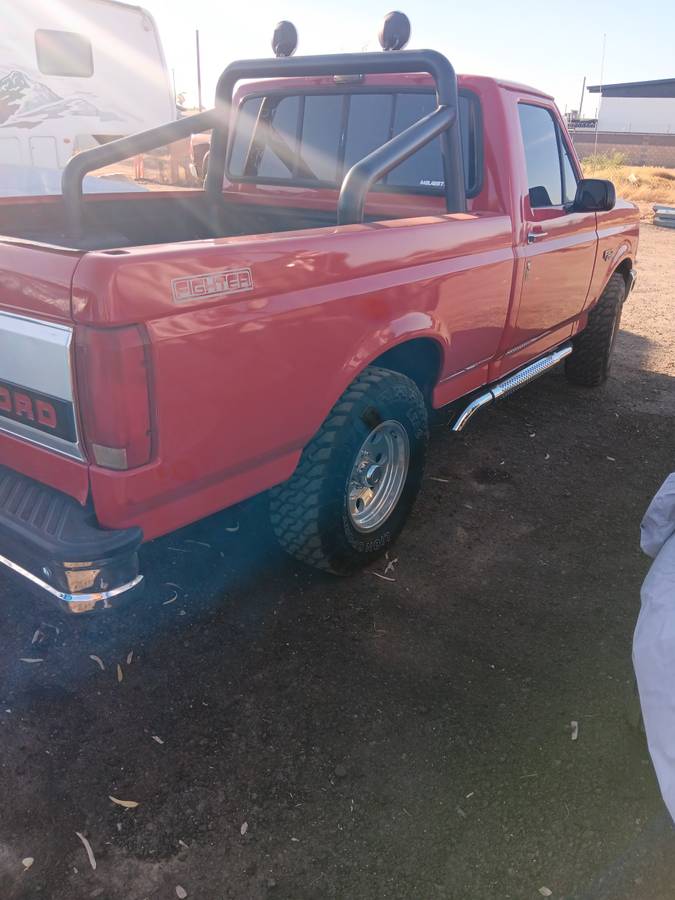 Ford-F150-regular-cab-xl-pickup-1992-red-6