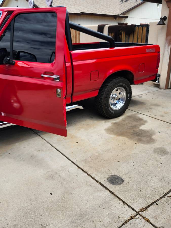 Ford-F150-regular-cab-xl-pickup-1992-red