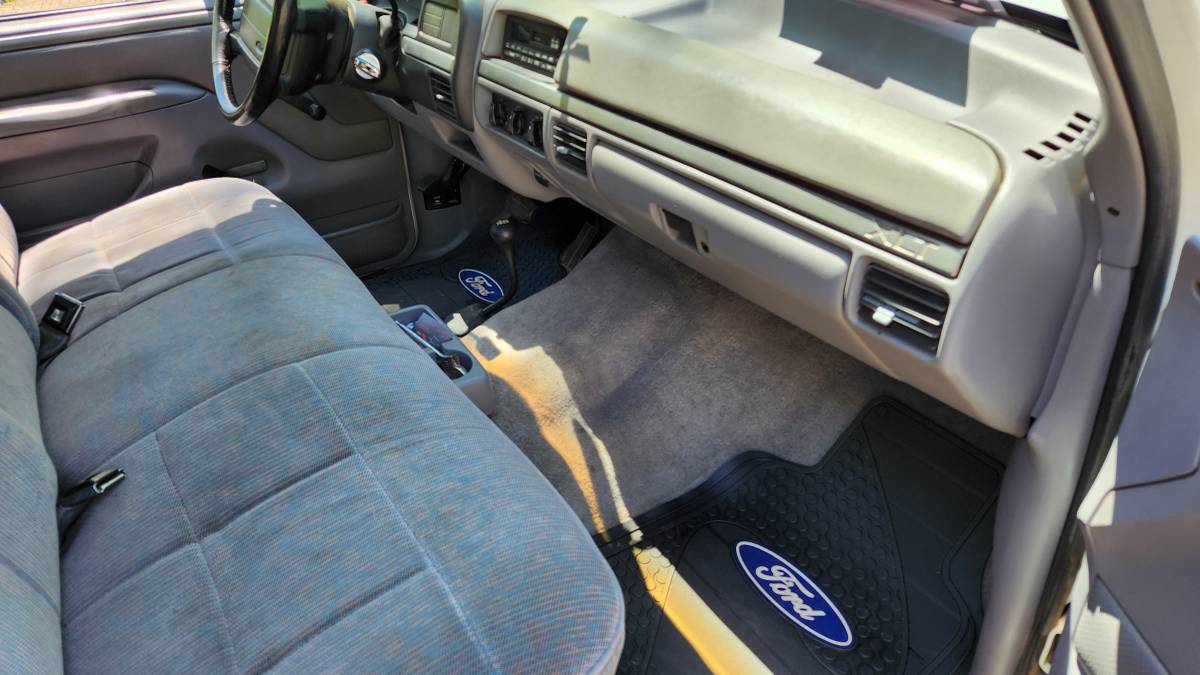 Ford-F150-xlt-4x4-1994-white-3