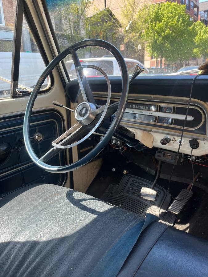 Ford-F250-1968-white-2