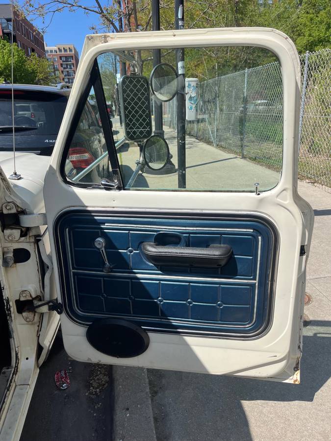 Ford-F250-1968-white-3