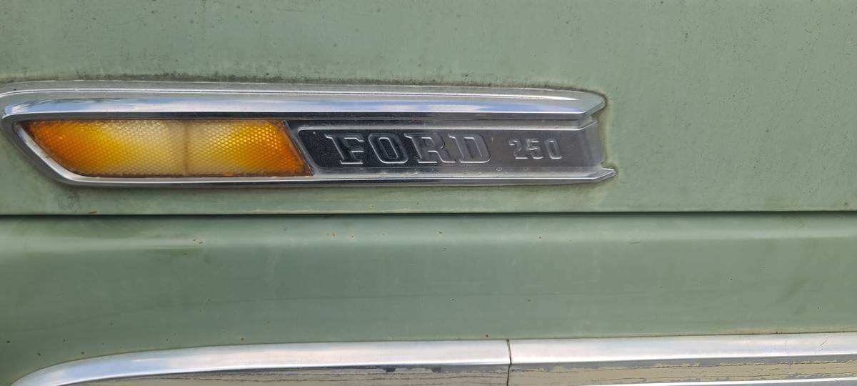 Ford-F250-1970-green-8