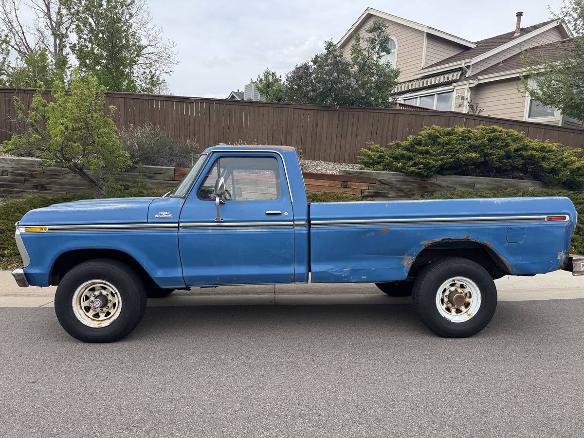 Ford F250  1977 blue