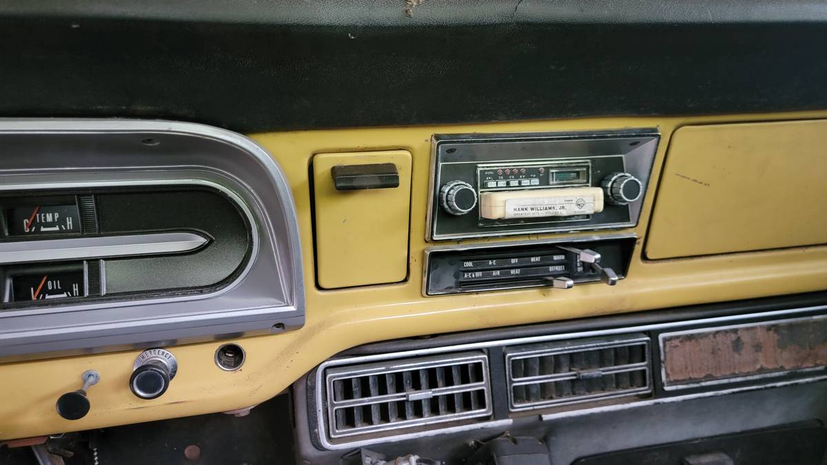 Ford-F250-camper-special-explorer-1972-black-4