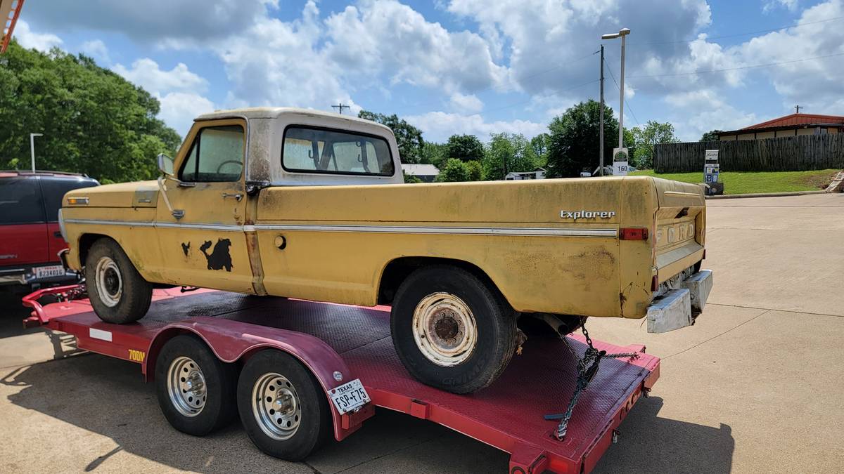 Ford-F250-camper-special-explorer-1972-black