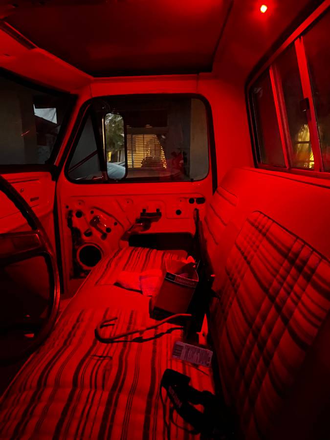 Ford-F250-camper-special.custom-1975-orange-3