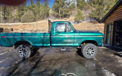 Ford F250 high boy  1977 green