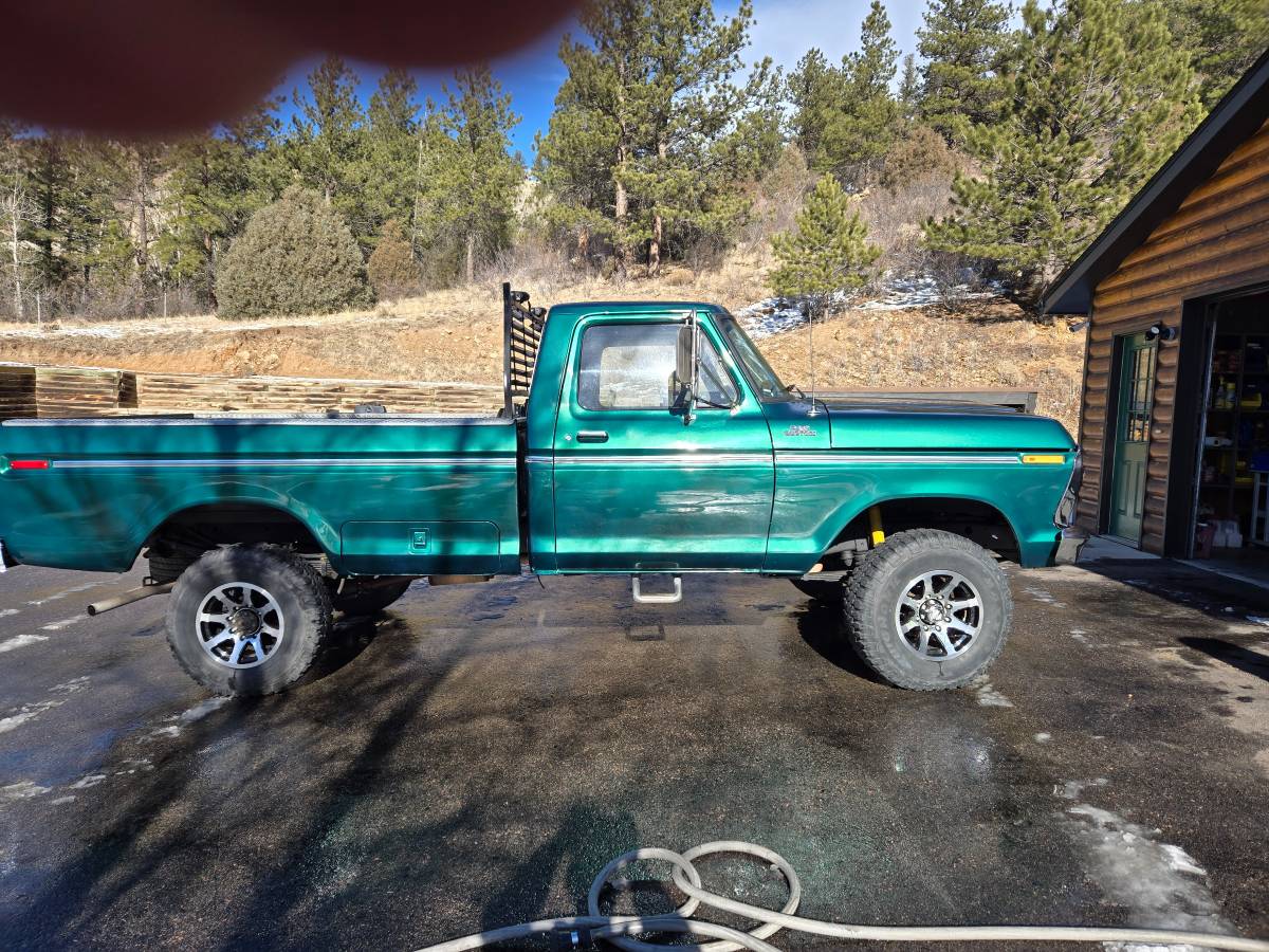 Ford-F250-high-boy-1977-green