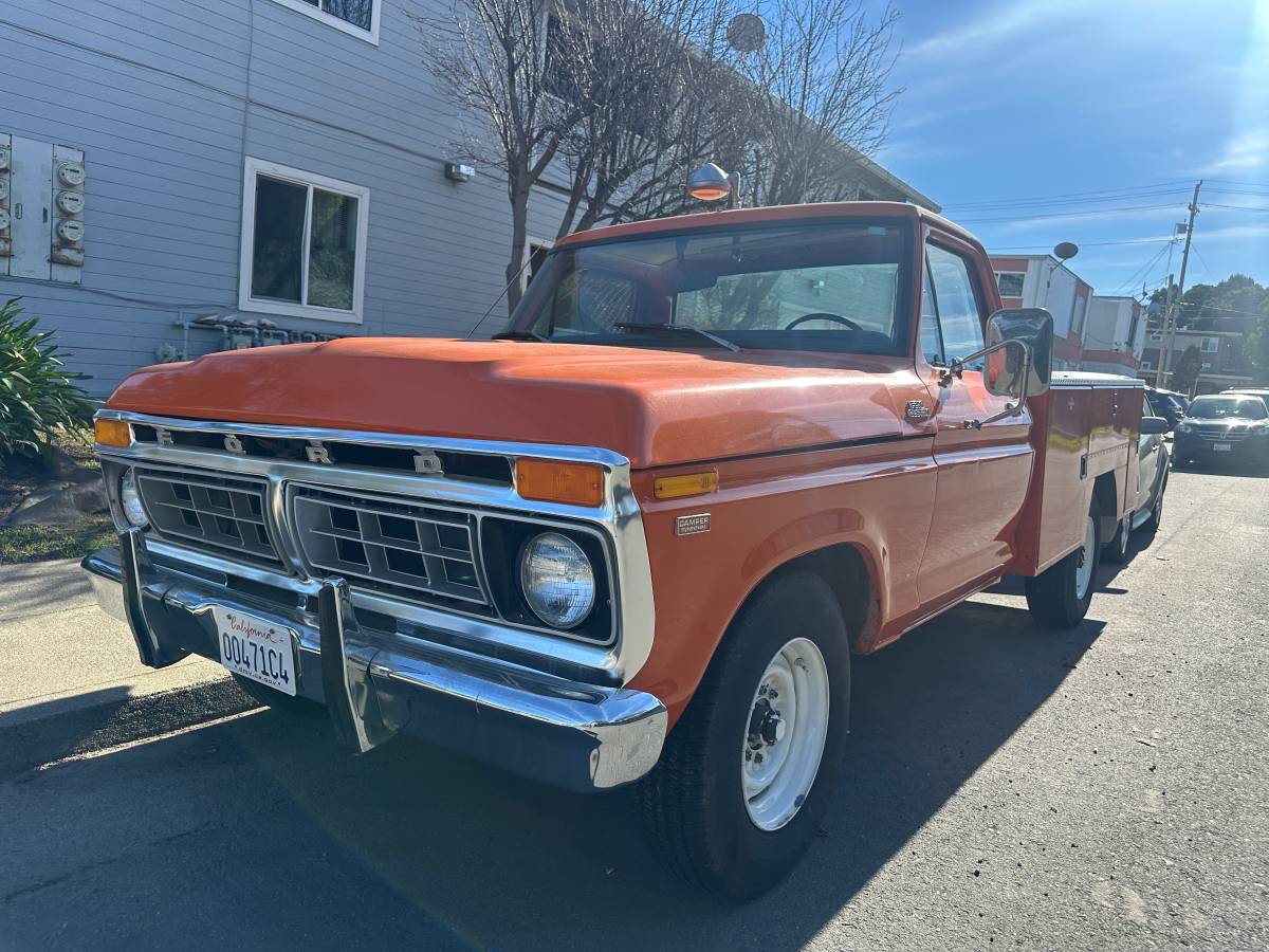 Ford-F250-service-truck-1977-orange-1
