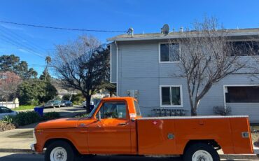 Ford-F250-service-truck-1977-orange