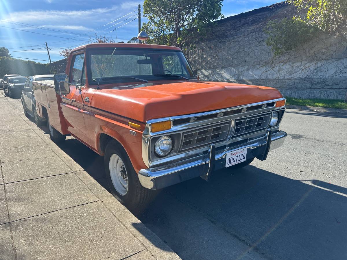 Ford-F250-service-truck-1977-orange-4