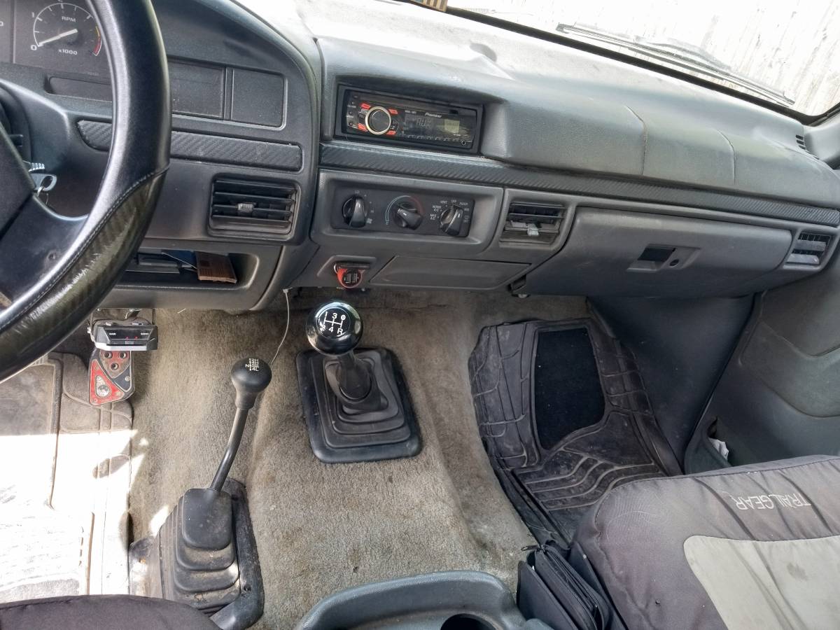 Ford-F250-xlt-4x4-diesel-1993-white-4
