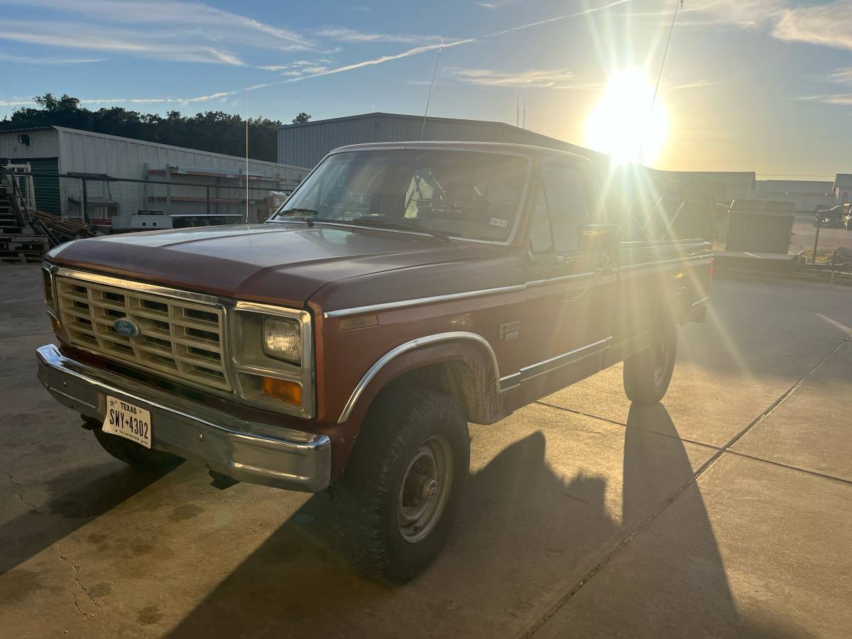 Ford-F250-xlt-diesel-1984-brown-4