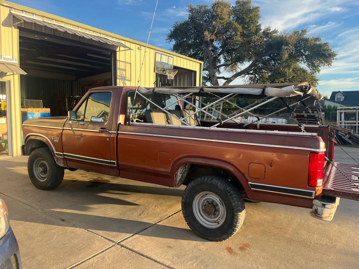 Ford F250 xlt diesel  1984 brown