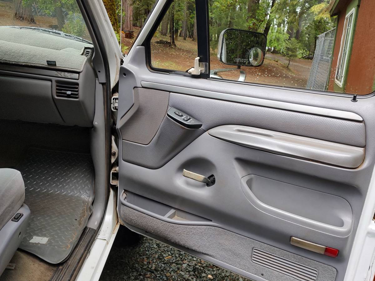 Ford-F250-xlt-extended-cab-4x4-7.3-diesel-1995-white-16