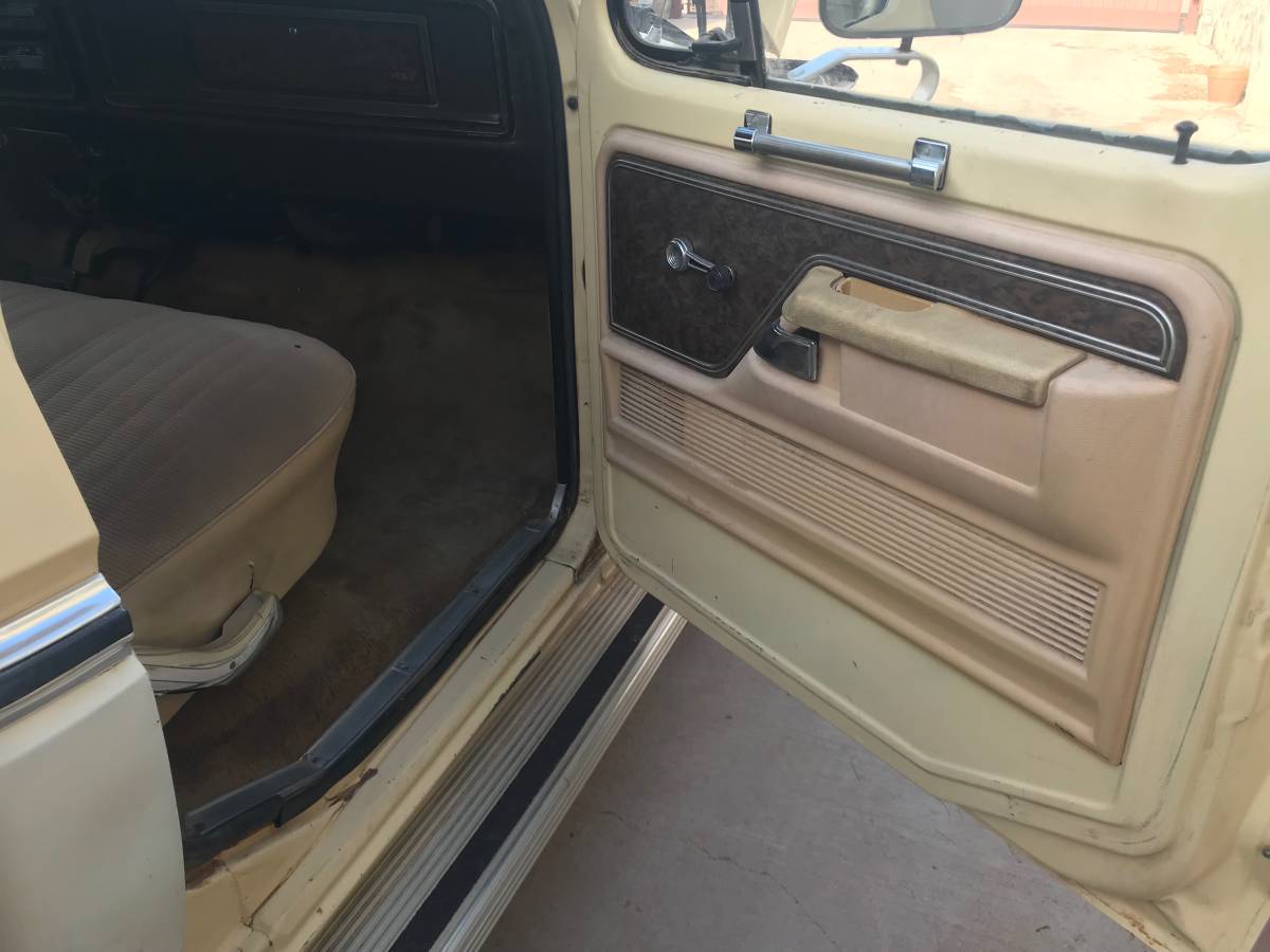 Ford-F250-xlt-ranger-1979-custom-9